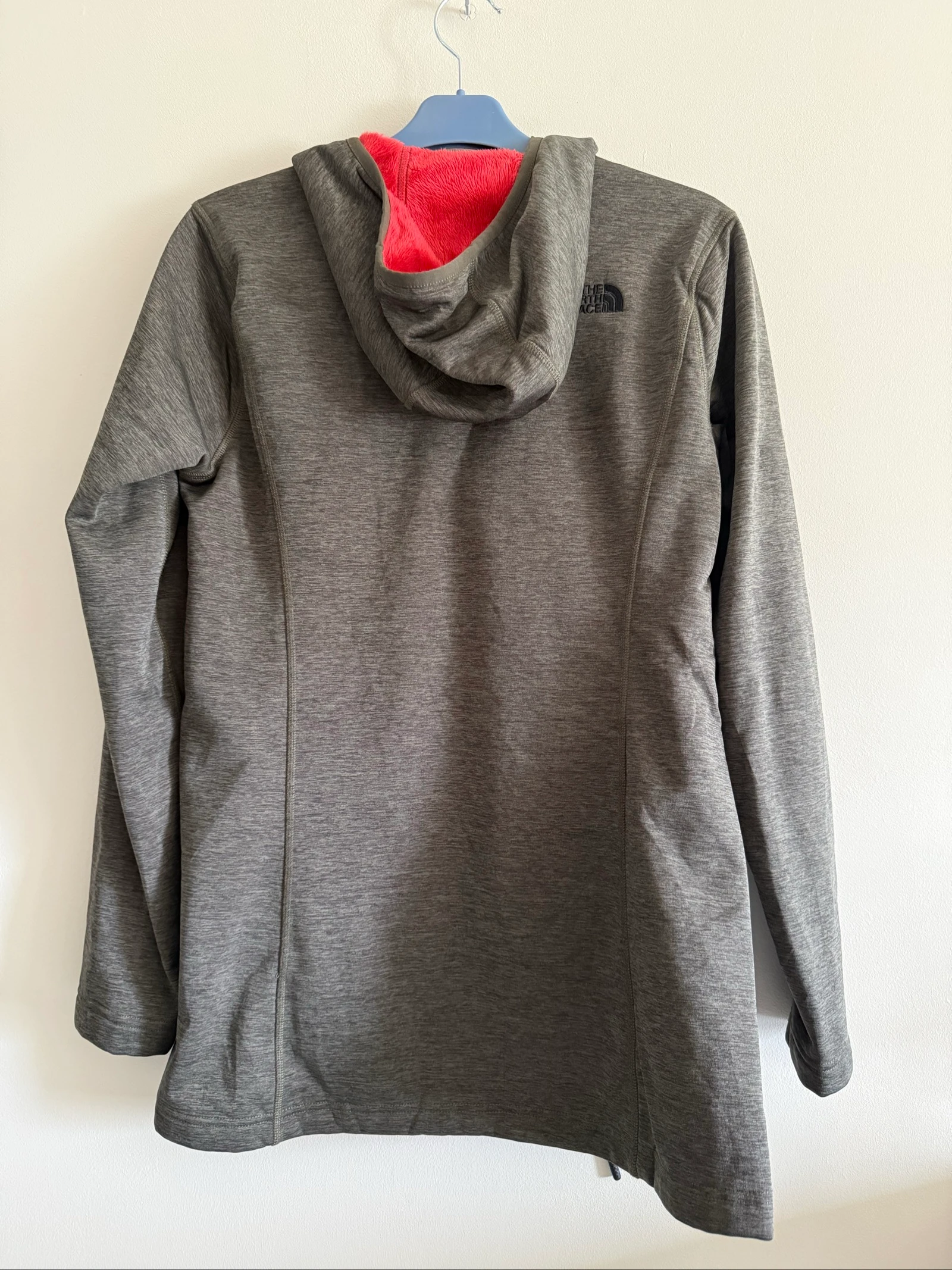 Veste The North Face feminina acolchoada - Tamanho M - Excelente estado - ideal para atividades ao ar livre – photo 2